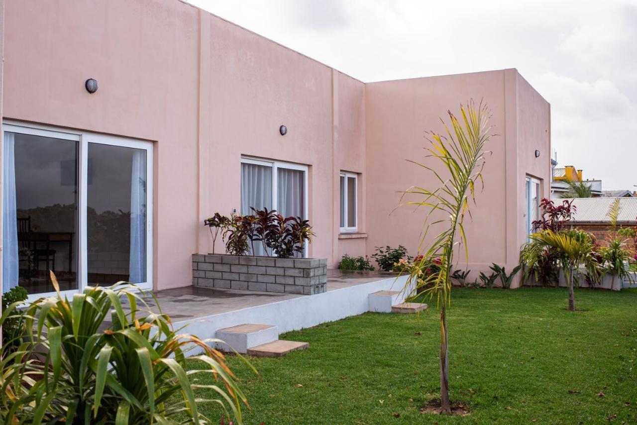 Somptua Garden Apartment Ivato  Exterior photo